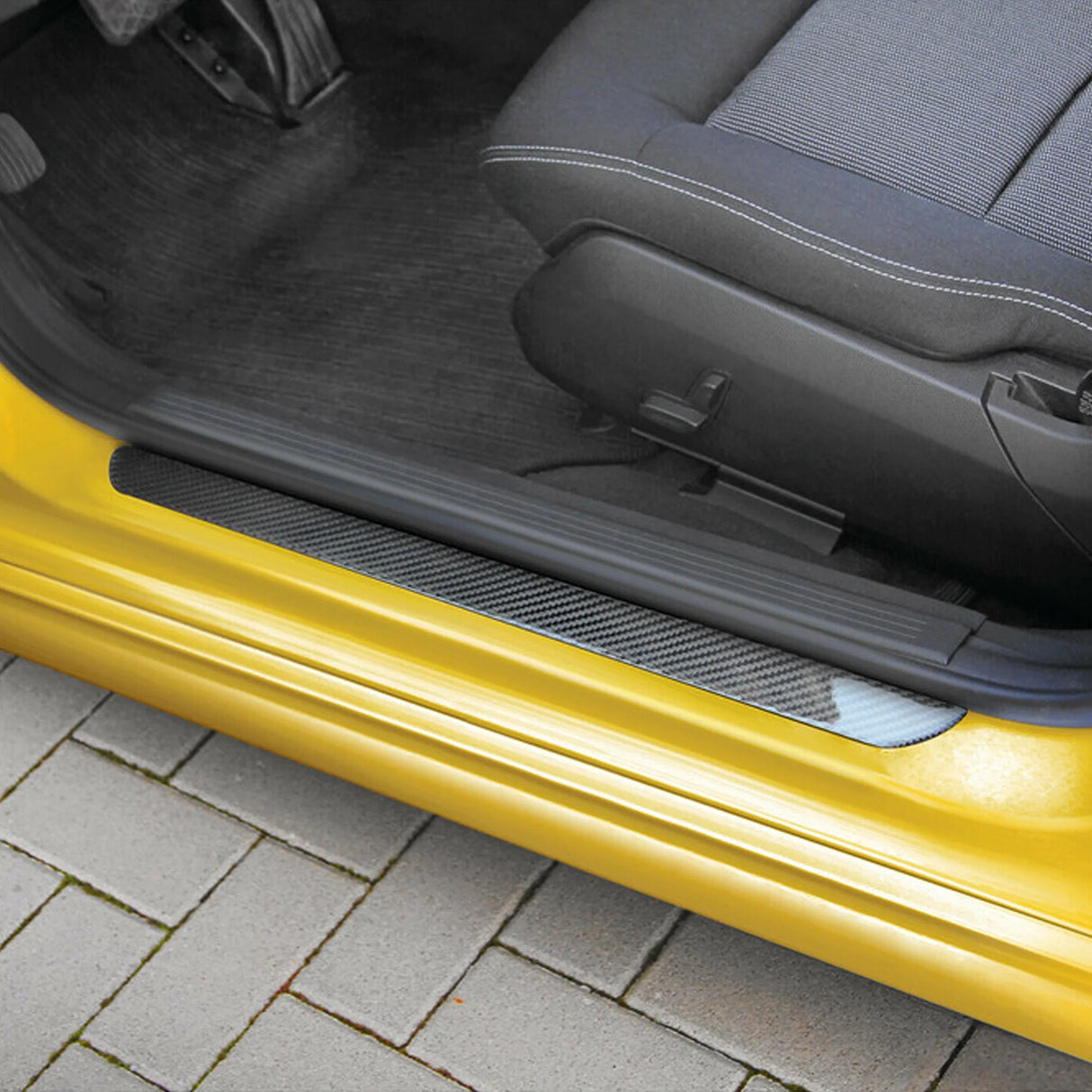 Selbstklebende Einstiegsleisten-Schutzfolie in Carbon-Optik – 2er Set