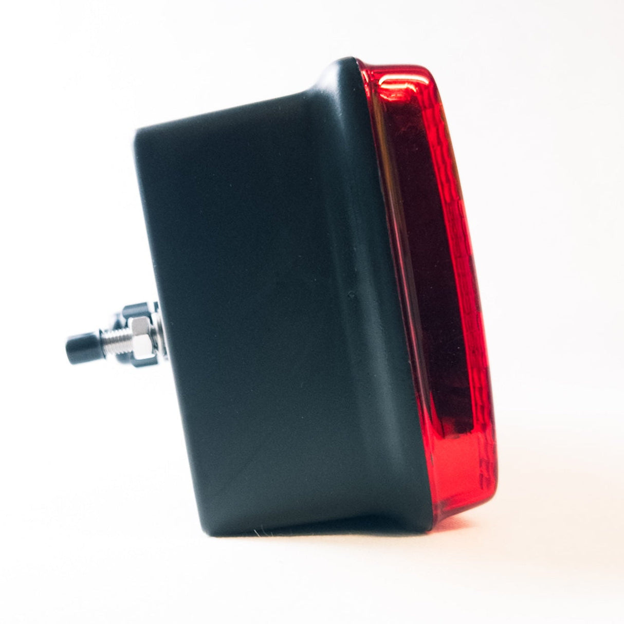 Luz trasera universal de 5 funciones con prisma triangular para remolques Krone - Izquierda